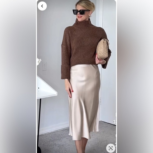 Midi satin skirt - Picture 2 of 2